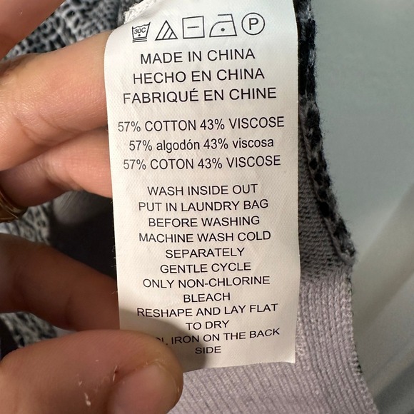 MICHAEL Michael Kors Womens M Long Sleeve Snake Print V Neck Top Gray Black - Picture 5 of 7